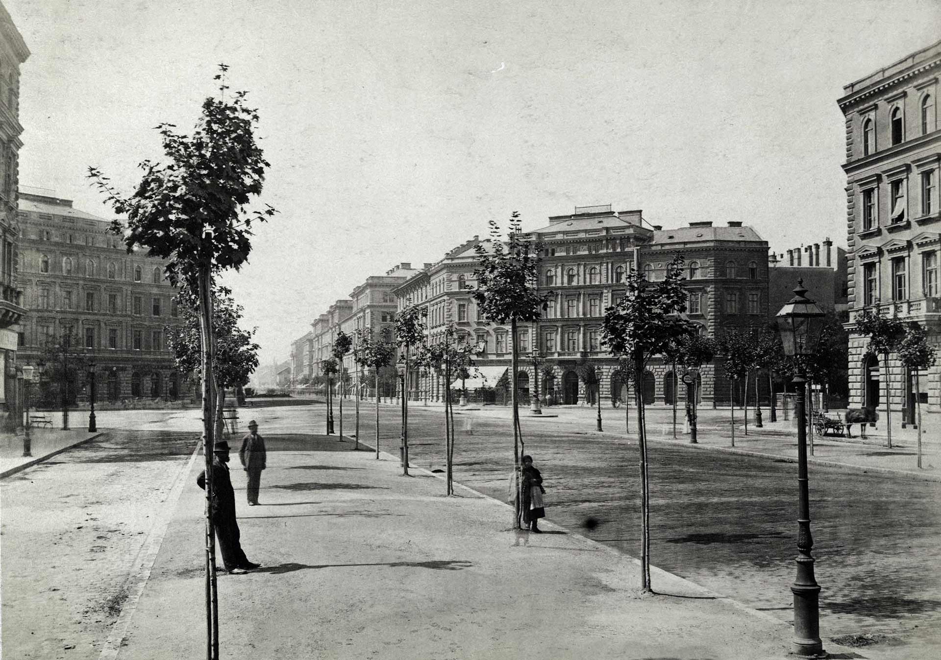 Andrássy Street near to Octogon square, around 1900 (source: Fortepan / Budapest City Archives / Photos of György Klösz)
