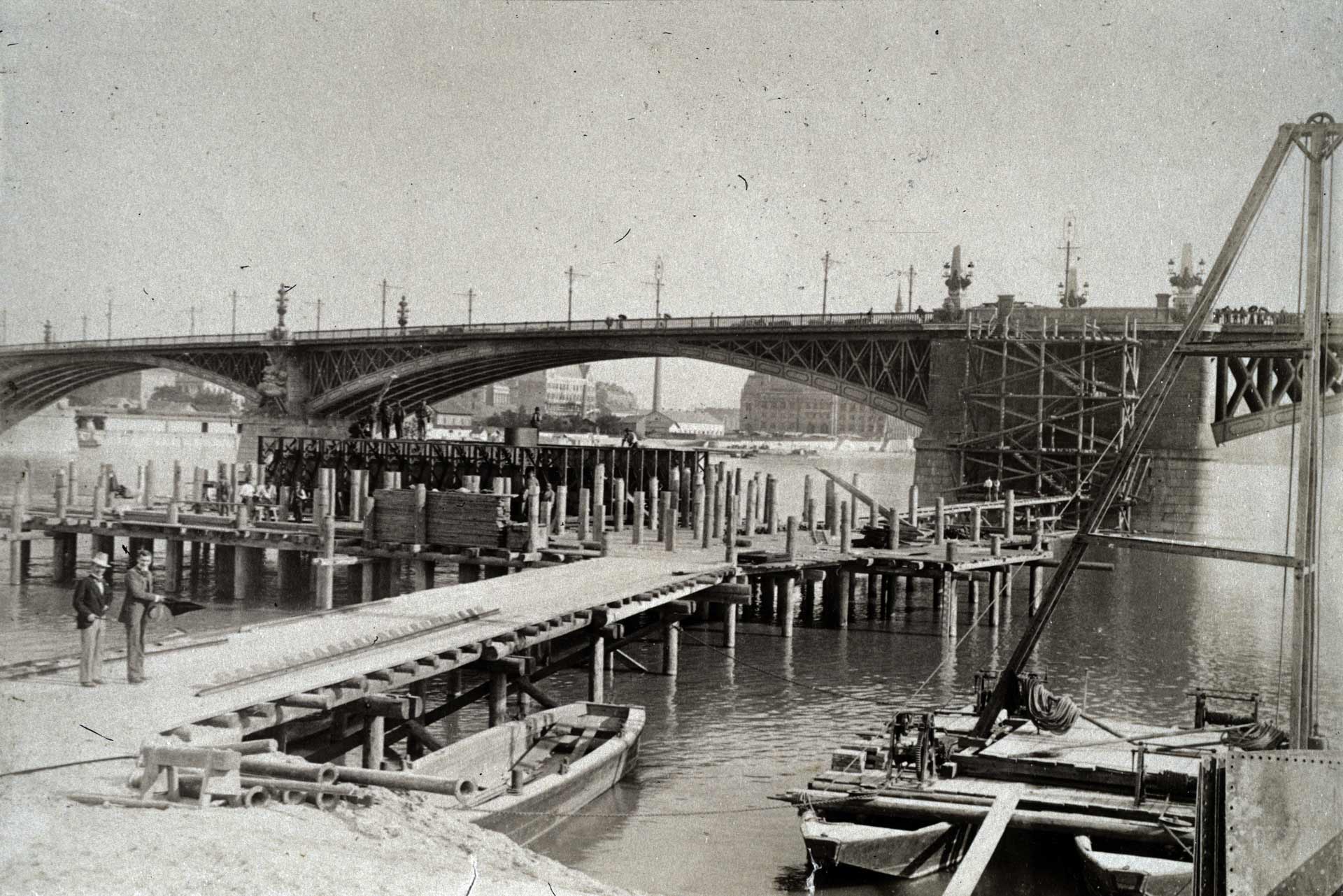 Construction works of the wing bridge leading to Margaret Island (source: Fortepan / Fortepan / Album050)