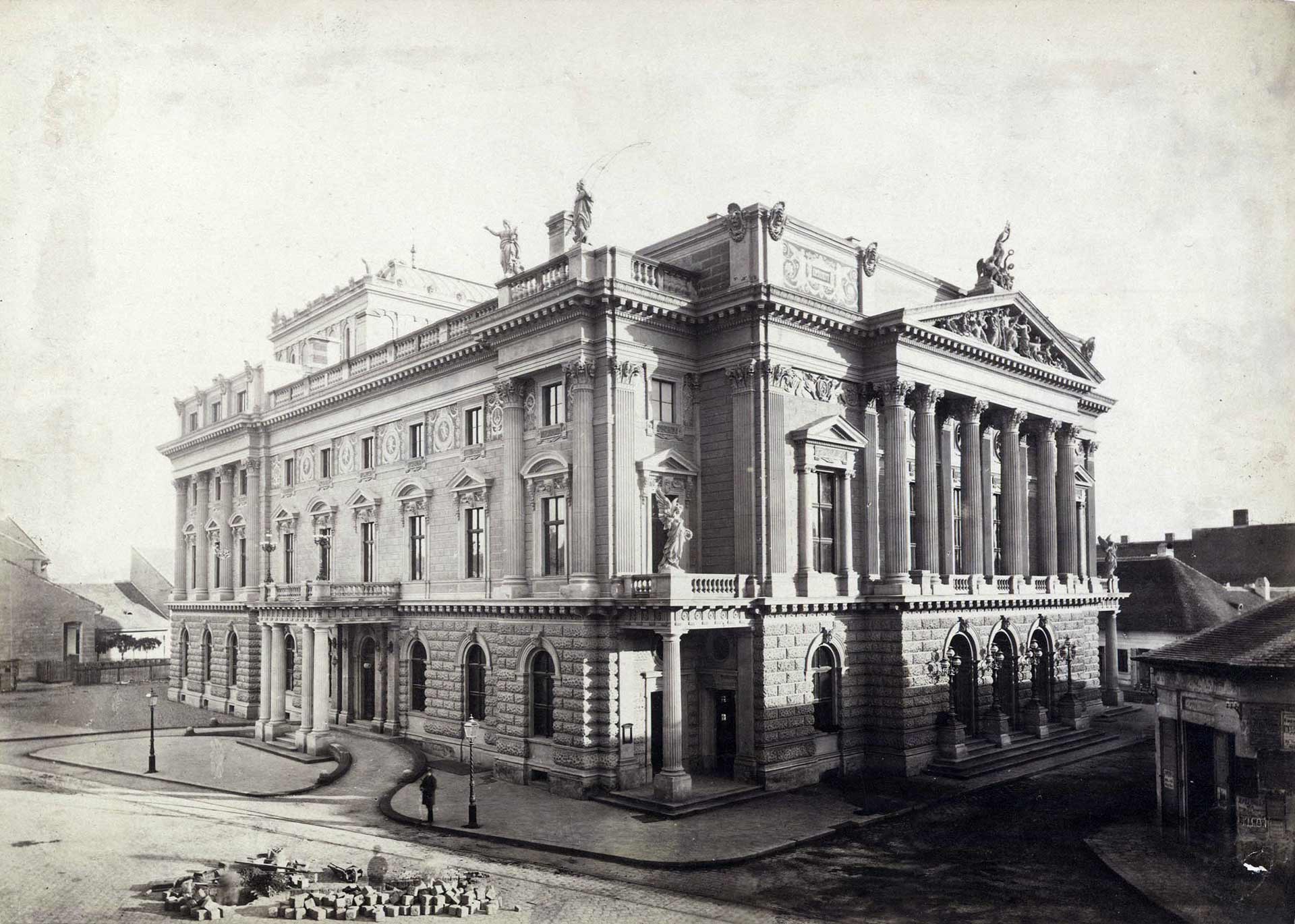 People's Theater (the later National Theatre) on today's Blaha Lujza Square, viewed from Rákóczi (Kerepesi) Street. The photo was made around 1875 (source: Fortepan / Budapest City Archives / Photos of György Klösz)
