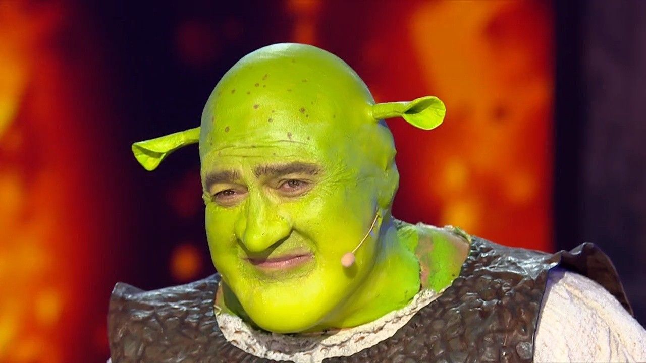Gesztesi Károly Shrek-jelmezben egy szórakoztató músorban (forrás: Sztárban sztár)