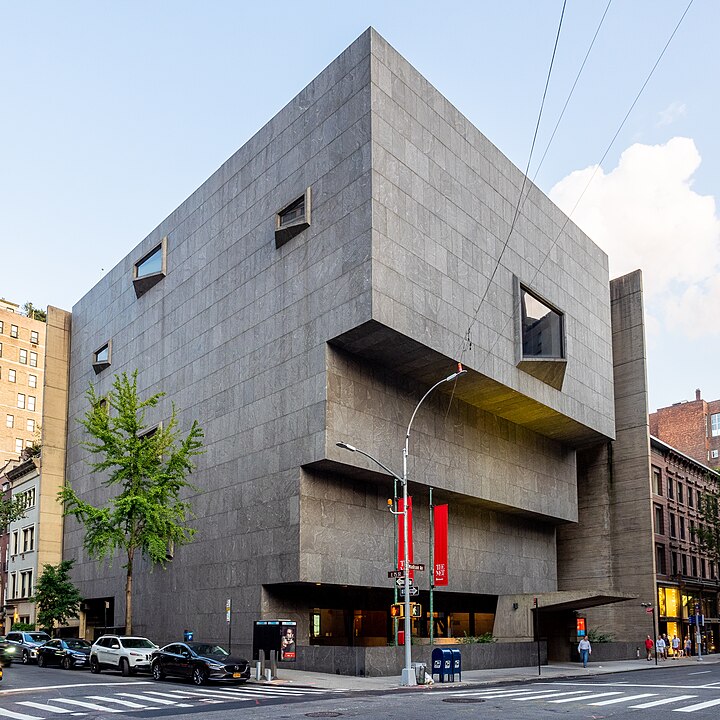 Breuer Marcell tervezte azt a New York-i Madison Avenue-n álló épületet, amely 1966 és 2014 között a Whitney Múzeumnak adott otthont (forrás: Wikipédia)