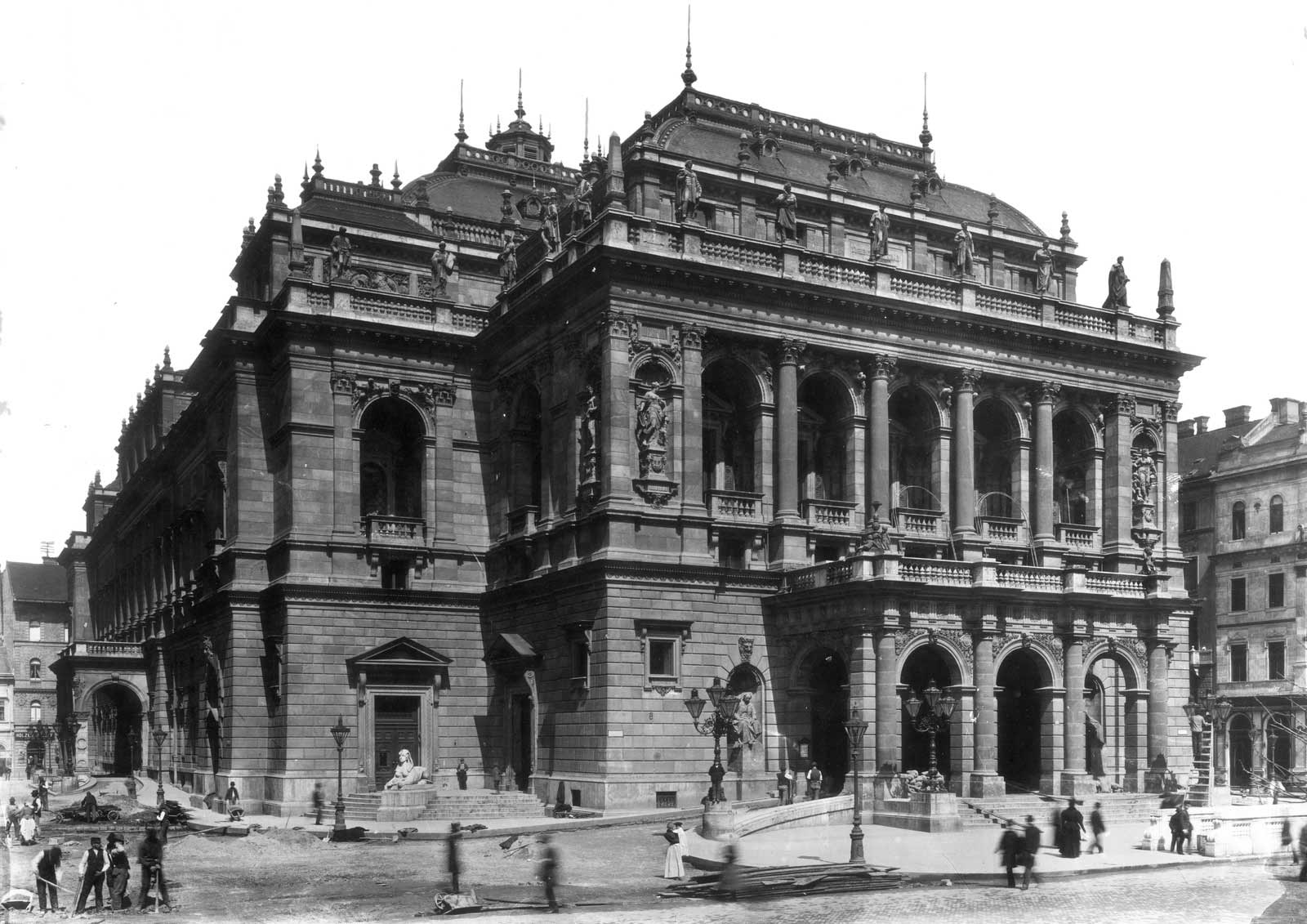 Andrássy út, the building of the Hungarian State Opera House (Ybl Miklós, 1884.). The photo was made around 1890 (source: Fortepan / Fortepan)