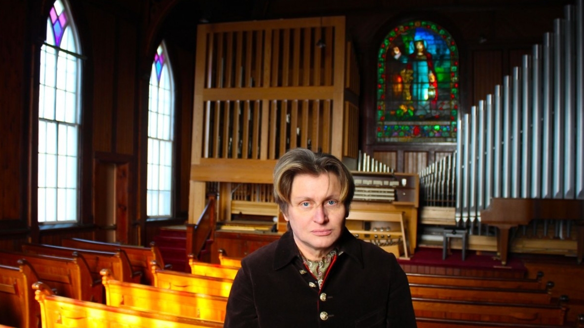 Worldfamous organist, Xavér Varnus buys a church in Canada to make it